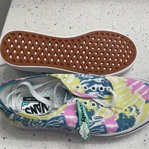Size 8 Comfy Cush women’s Vans